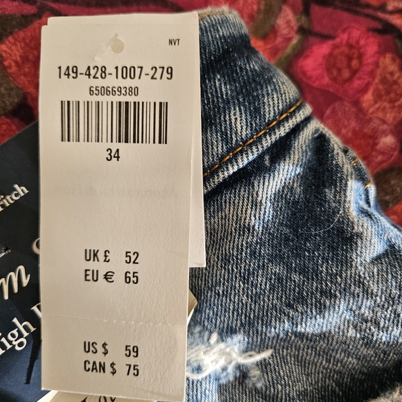 Abercrombie The Mom Short - Picture 3 of 5